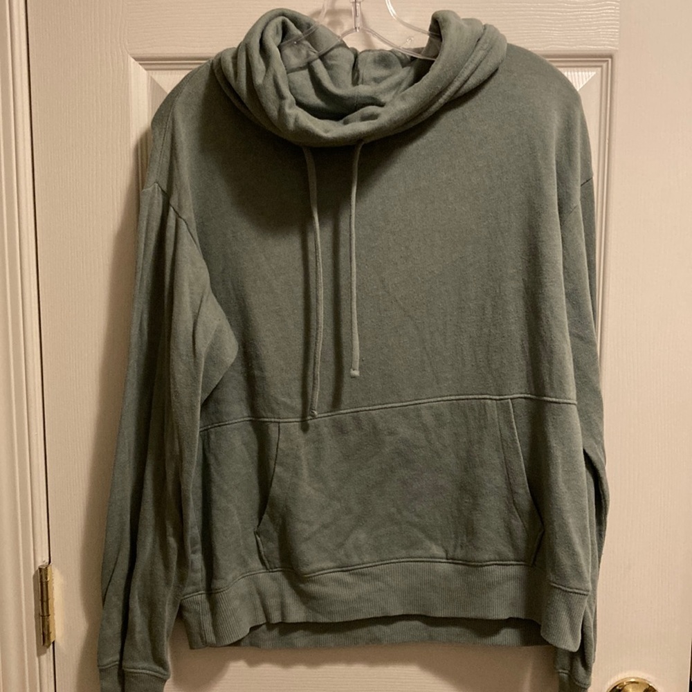 SO Womenβs Cowl Neck Softest Fleece Sweatshirt (size S)